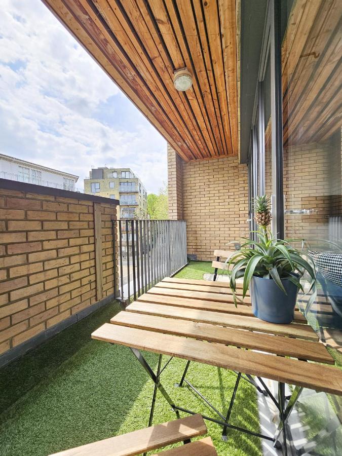 Centrally Located Spacious Flat Near Canary Wharf ロンドン エクステリア 写真