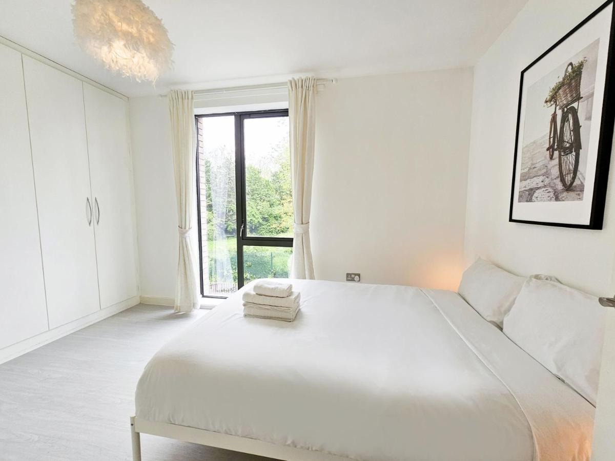Centrally Located Spacious Flat Near Canary Wharf ロンドン エクステリア 写真