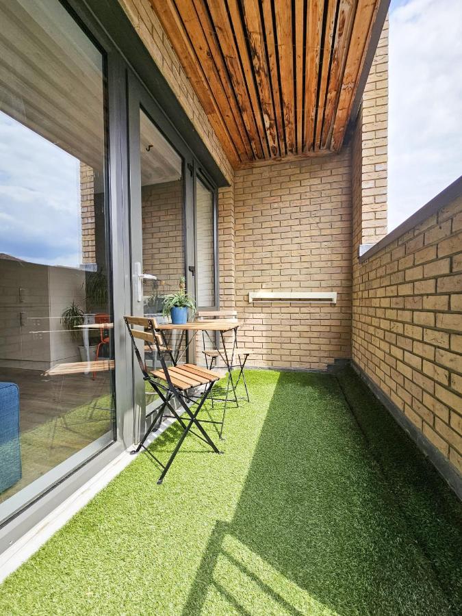Centrally Located Spacious Flat Near Canary Wharf ロンドン エクステリア 写真