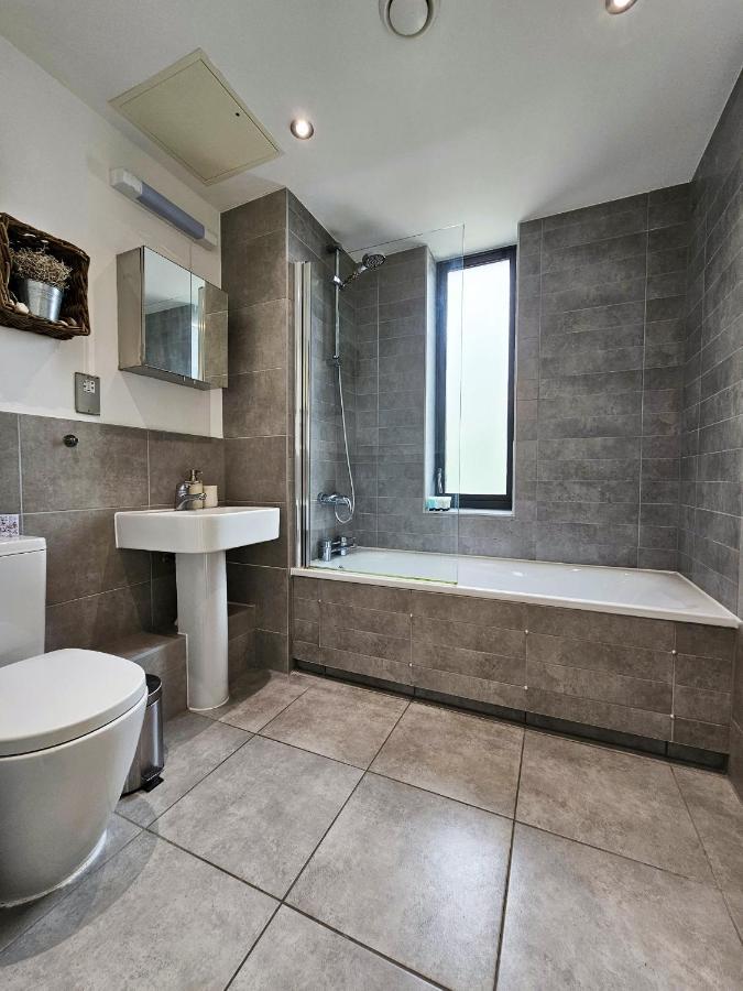 Centrally Located Spacious Flat Near Canary Wharf ロンドン エクステリア 写真